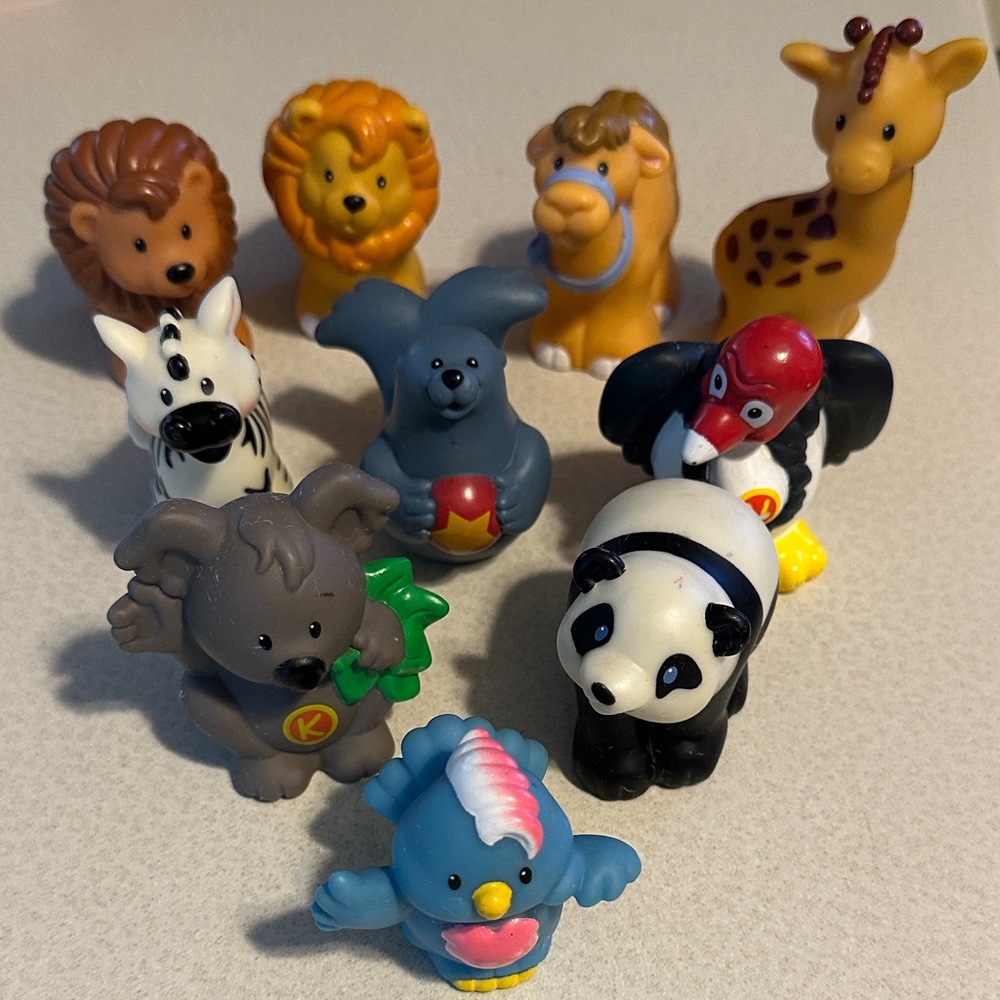10 vintage fisher price little people animals